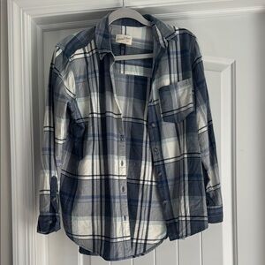 Universal Thread Blue and White Plaid Button Down Shirt